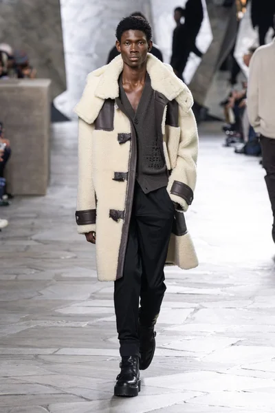 Look 38